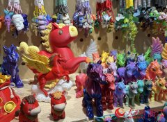 <strong>从原材料采购、创意设计</strong>