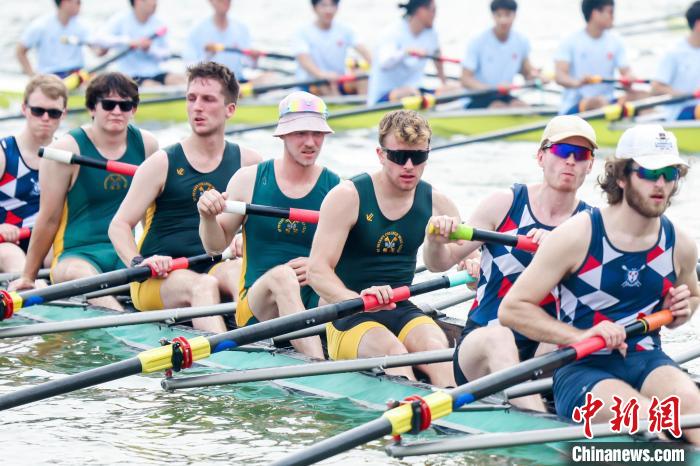 第八届南昌赛艇大师赛在青山湖开赛：400名中外