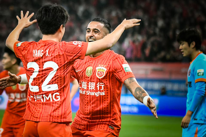 海港逆转取胜积分转正 奥斯卡退役引发关注