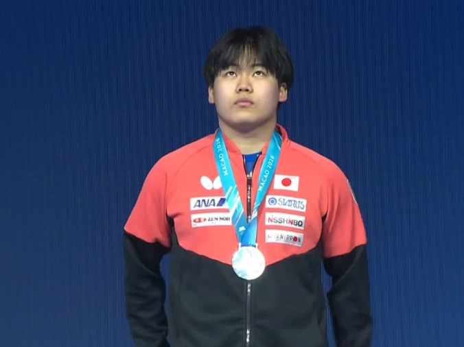 王楚钦首夺单打世界杯男单冠军 松岛辉空赛后行